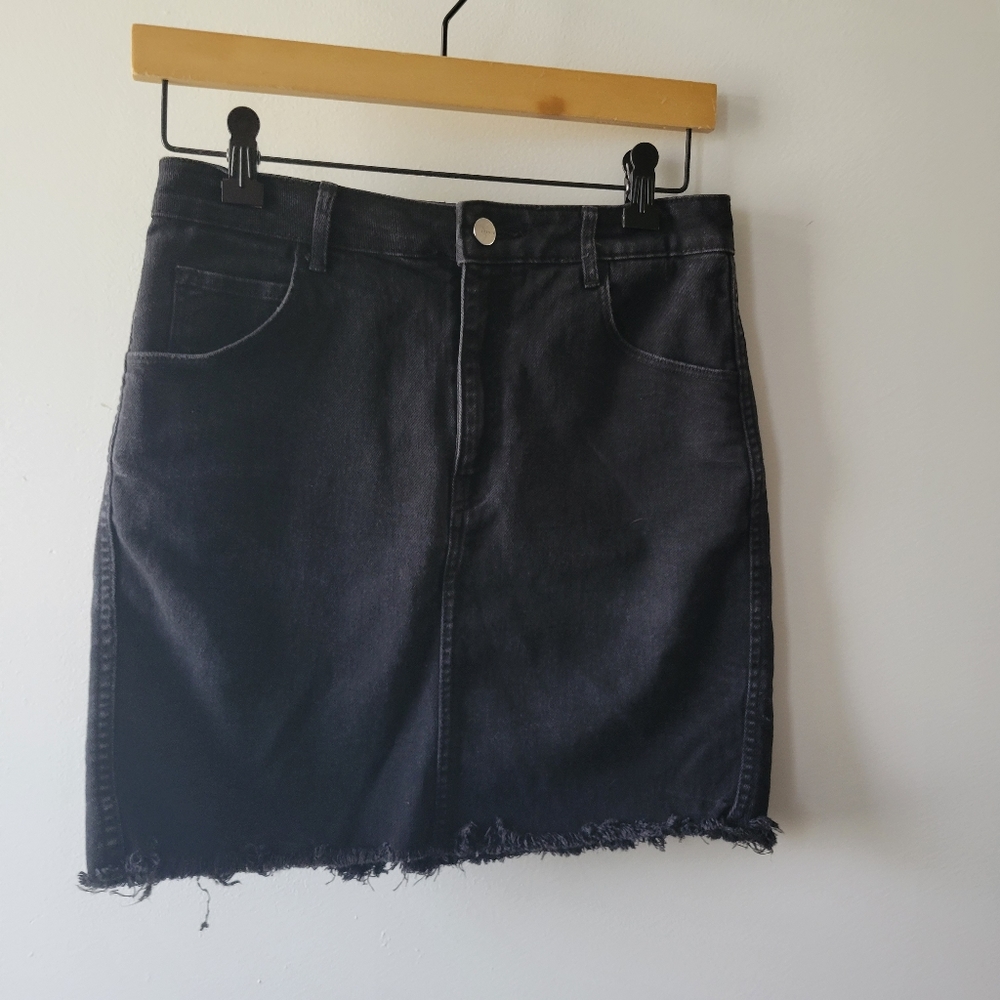 Black denim jean skirt raw hem size 6